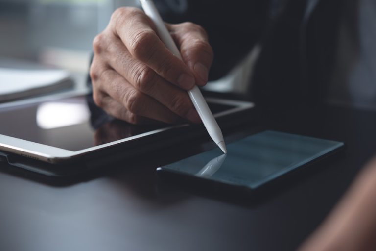 Man,Hand,Using,Stylus,Pen,Touching,On,Mobile,Smart,Phone